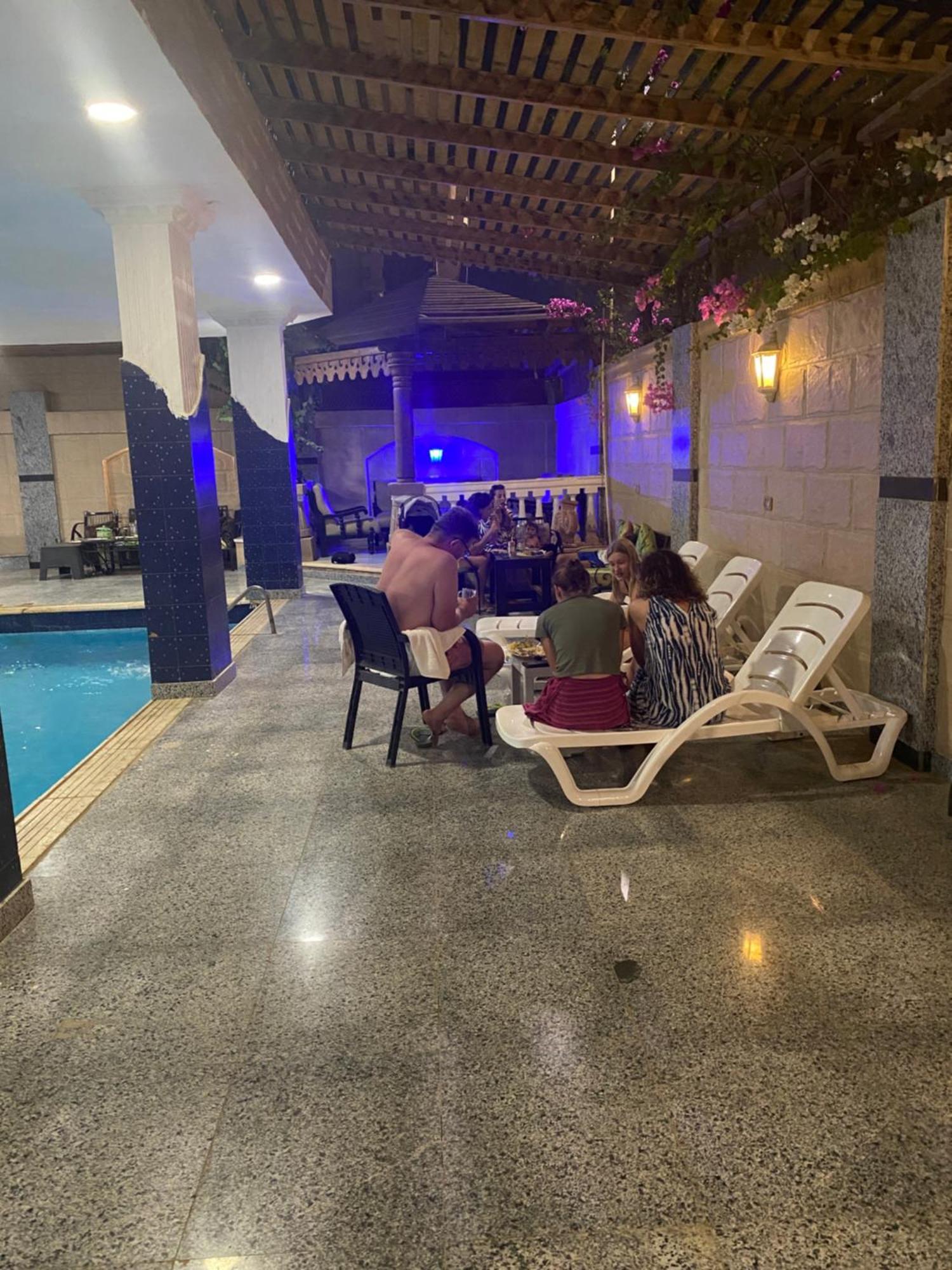 Pyramita Hotel Ghatati Esterno foto