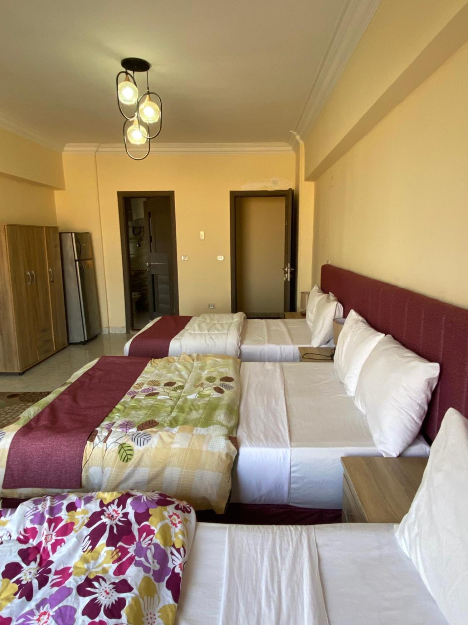 Pyramita Hotel Ghatati Esterno foto