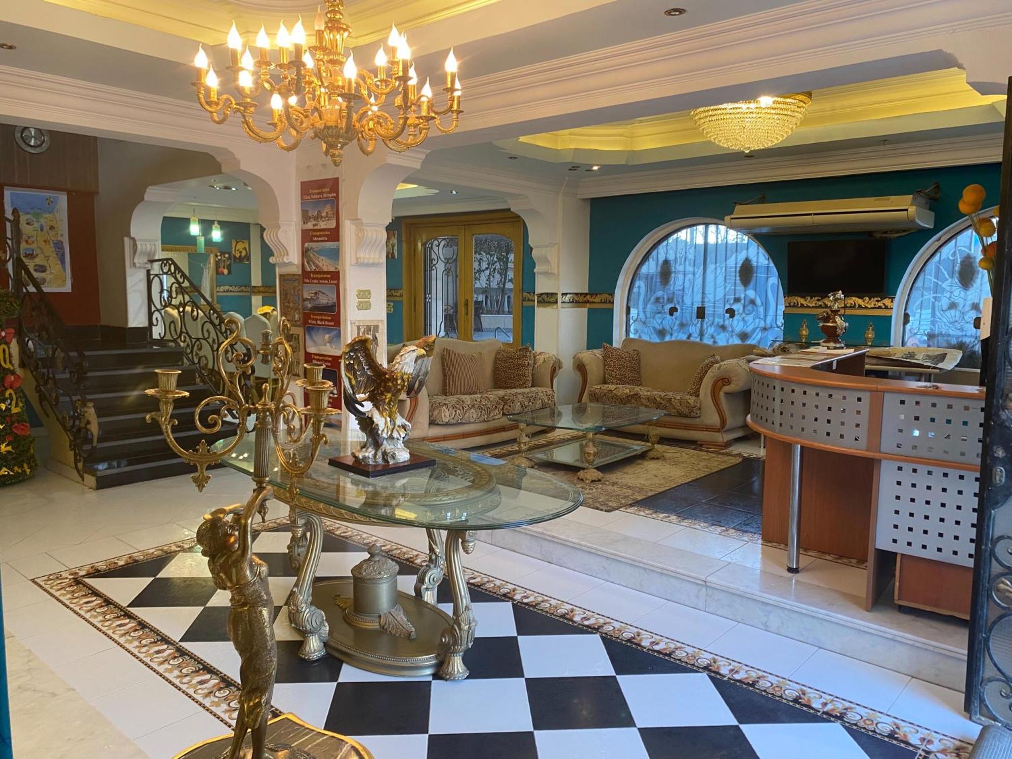 Pyramita Hotel Ghatati Esterno foto